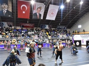 Balıkesir’de Halk oyunları şenliği yapıldı