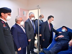 Vali Aksoy, şehit babası Aygün ile görüştü