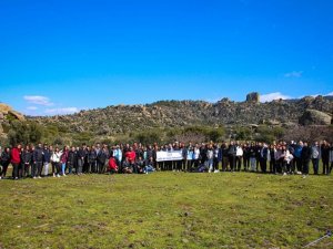 ADÜ Doğa ve Yaşam Topluluğu ’Şehitler Anısına’ yürüyüş gerçekleştirdi