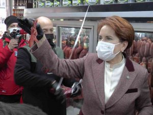 Meral Akşener, Kayseri’de pastırma doğradı