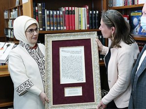 Emine Erdoğan, Belçika Kraliyet Kütüphanesi’ni ziyaret etti