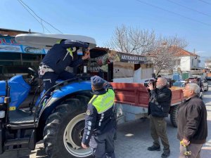 Didim’de traktör sürücülerine seminer düzenlendi