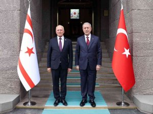 Bakan Akar, KKTC Cumhuriyet Meclisi Başkanı Töre’yi kabul etti