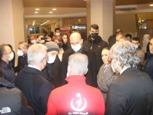 İçişleri Bakanı Soylu, Diyarbakır’da patlamada yaralanan vatandaşı hastanede ziyaret etti