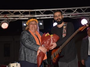 Ceyhanlılar Soner Eden konseriyle coştu