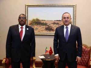 Dışişleri Bakanı Çavuşoğlu, Doha’da mevkidaşlarıyla görüştü