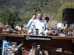 Eski eşya meraklıları Marmaris’te müzayedede buluştu