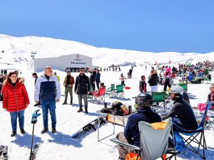 Denizli’de kayak sezonu uzadı