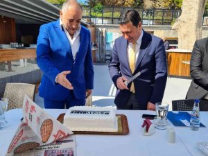 Belediye Başkanı Aras, Sıcak Haber’in yaş gününü kutladı