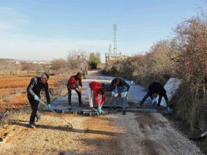Erikli Mahallesinin tüm yollarına kilitli parke taşı döşendi