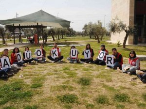 ADÜ Recep Tayyip Erdoğan Engelli Dostu Kütüphanesi bahçesinde kitap okuma etkinliği gerçekleştirildi