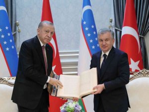 Cumhurbaşkanı Erdoğan ile Özbekistan Cumhurbaşkanı Mirziyoyev heyetler arası görüşme gerçekleştirdi