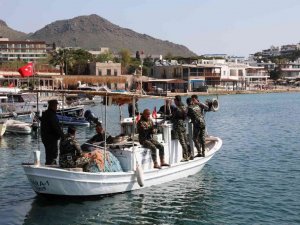 Denizin dibini çöplüğe çevirmişler