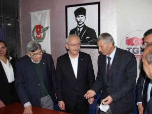 CHP Genel Başkanı Kılıçdaroğlu Manisa Gazeteciler Cemiyetini ziyaret etti