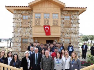 Başkan Böcek, EXPO 2021 Hatay’da Antalya Bahçesi’ni gezdi