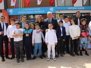 Başkan Atay Otizmli çocukları yalnız bırakmadı