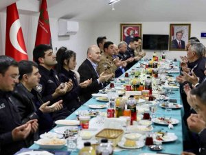 İçişleri Bakanı Soylu, Ankara’da emniyet mensuplarıyla ilk sahurunu yaptı