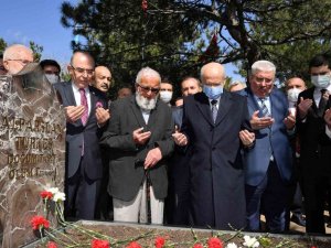 Alpaslan Türkeş, vefatının 25’inci yılında kabri başında anıldı