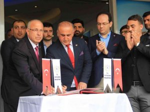 İncirliova Belediyesi’nde işçilerin zam sevinci