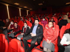 Dünya Ağrılılar Gününde köy çocukları sinema ile buluştu