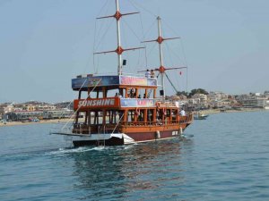 Didim’de tatilcilerin gözdesi tekne turları başladı