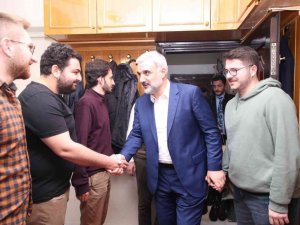 AK Parti İstanbul İl Başkanı Kabaktepe öğrencilerle sahur yaptı