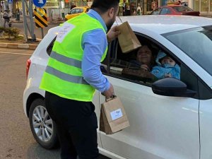 AK Partili gençlerden iftar ikramı