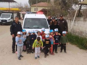 Köşk polisinden öğrencilere hediye