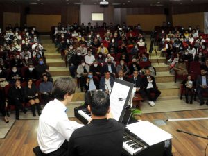 Otizmli Ulutaş, ADÜ Veteriner Fakültesi’nde konser verdi