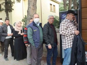 Burhaniye’de Büyükşehir pidesi yoğun ilgi gördü