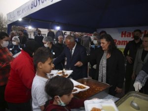Başkan Çerçioğlu iftar sofrasında vatandaşlarla bir araya geldi