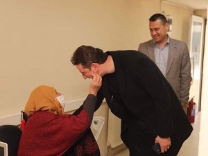 Belediye Başkanı Tolga Tosun, gönüllere dokunuyor