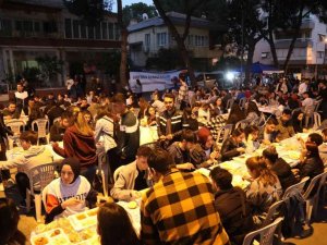 Aydın Büyükşehir Belediyesi’nin iftar sofrasına binlerce öğrenci konuk oldu
