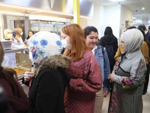 Emine Erdoğan, KYK Yurdu’nda kalan kız öğrencilerle iftar yaptı