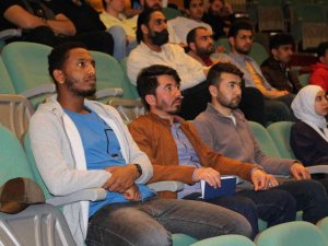 ADÜ’de öğrenim gören yabancı uyruklu öğrenciler,  İl Göç İdaresi personeli ile bir araya geldi