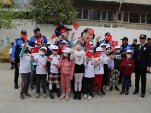 Aydın İl Emniyet Müdürlüğü’nden minik öğrencilere sürpriz