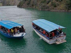 Zümrüt yeşili Arapapıştı Kanyonu ziyaretçilerini ağırlıyor