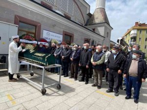 Gazeteci Coşkun Aral’ın annesi Nilüfer Aral son yolculuğuna uğurlandı