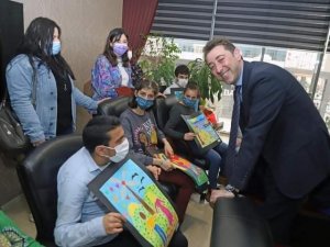 Öğrenciler Başkan Tosun’u sergilerine davet ettiler