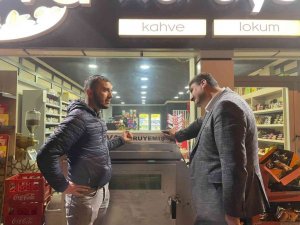 Başkan Oğuz esnafı sahurda da yalnız bırakmıyor