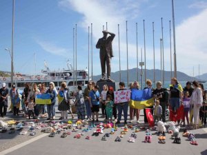 Marmaris’te yaşayan Ukraynalılar savaşta ölen çocuklar için toplandı