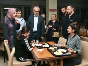 Keskin öğrencilerle sahur yaptı