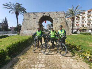 Köyceğizli öğretmen 600 km bisiklet sürerek öğrencilerine tarihi ve kültürel mekanları tanıttı