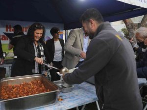 Başkan Çerçioğlu, vatandaşlarla iftar sofralarında buluşmaya devam ediyor