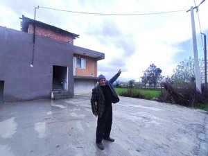 Aydın’ın örnek muhtarı mağdur ailenin elektrik sorununu çözdü