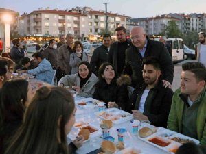 Başkan Gümüş, Üniversite öğrencileri ile itfarda buluştu