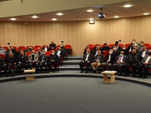 Vali Gürel muhtarlara yönelik verilen eğitim toplantısına katıldı