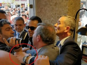 İYİ Parti Genel Başkan Yardımcısı Dikbayır’dan basın mensubuna saldırı girişimi