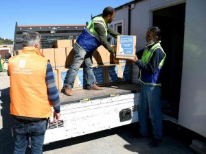 Kuşadası Belediyesi’den 4 bin aileye Ramazan yardımı