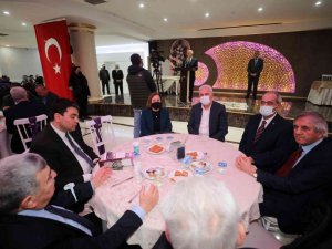 Yenimahalle Belediye Başkanı Yaşar, DP Genel Başkanı Uysal ile iftarda buluştu